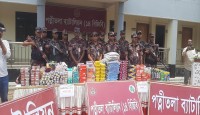 স্বর্ণের বারসহ চোরাকারবারী আটক, পত্নীতলা...